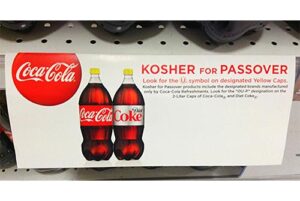 Coca ‘nút vàng’ là loại được sản xuất đúng qui trình cấm kỵ đạo Do của mùa Vượt qua. Ảnh ở đây
